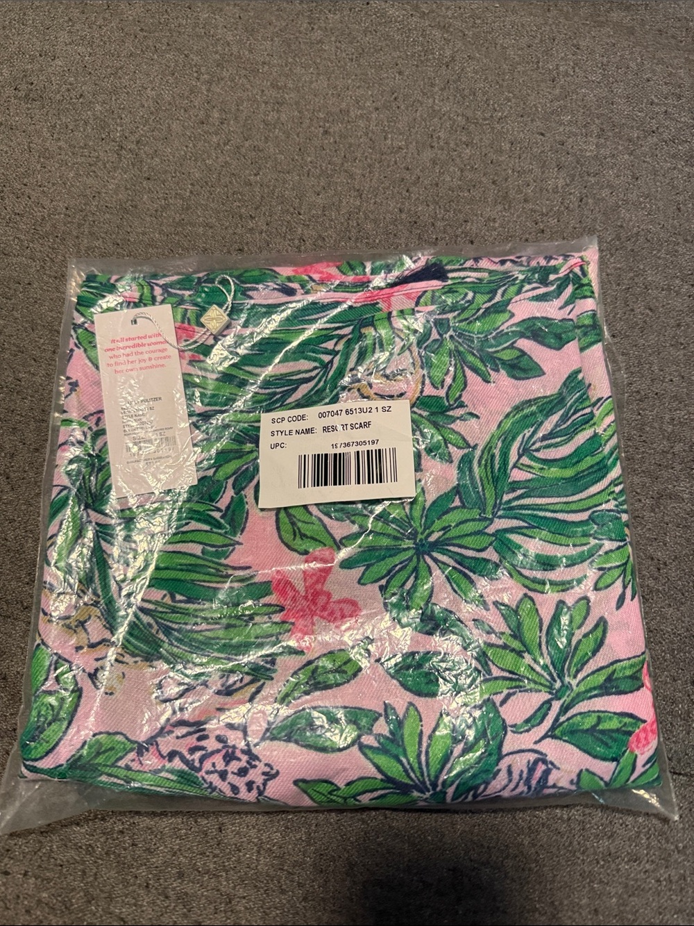 Lilly Pulitzer resort scarf, NWT - Picture 2 of 4